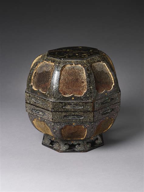 Octagonal food box with Chinese immortals and floral 